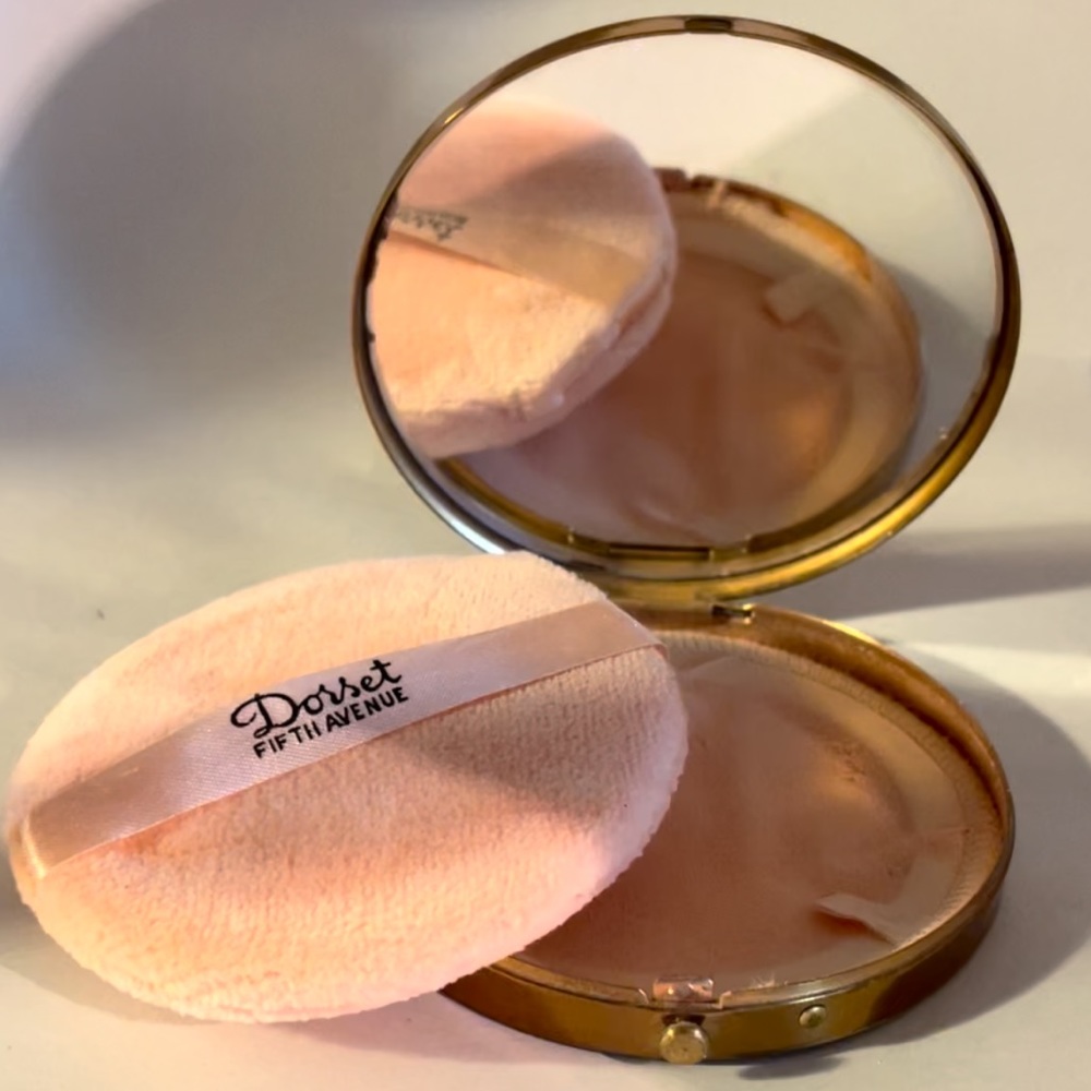 Vintage 1950s Dorset Fifth Avenue Gold Tone Spiral Powder Compact Puff Mirror